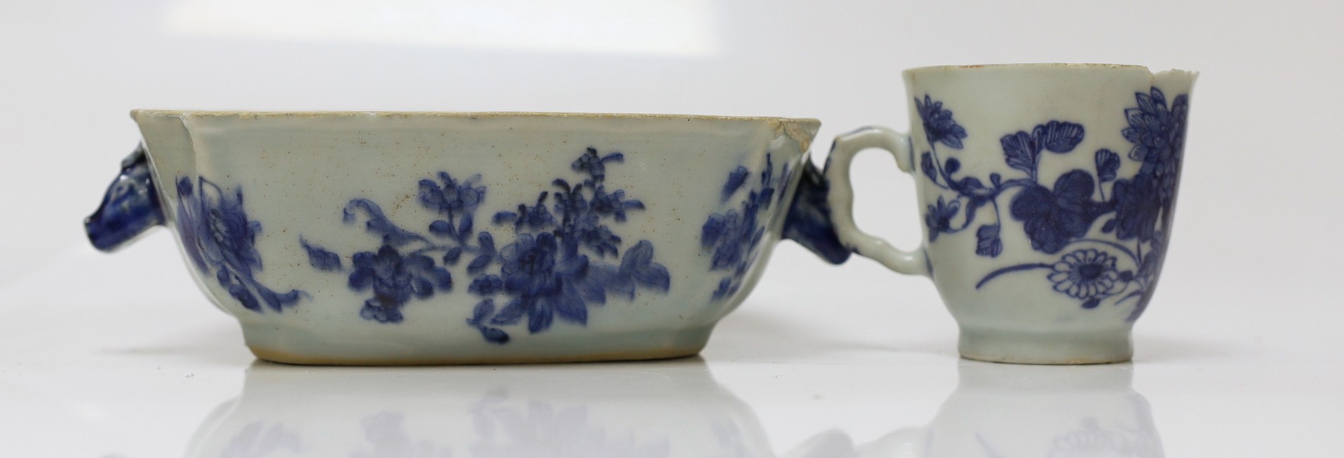 A Chinese blue and white salvage cup and a small Chinese tureen, tureen 19cms wide